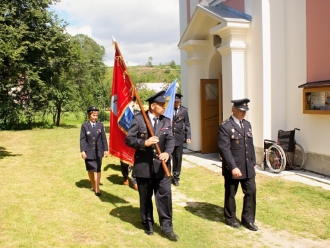 Průvod na hřbitov