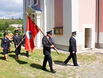 Průvod na hřbitov