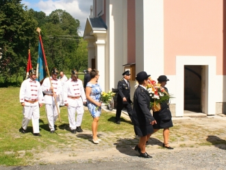 Průvod na hřbitov