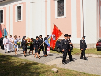 Průvod na hřbitov
