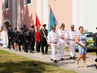 Průvod na hřbitov