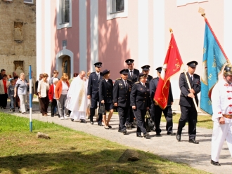 Průvod na hřbitov
