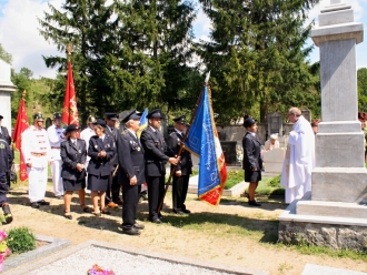 Průvod na hřbitov